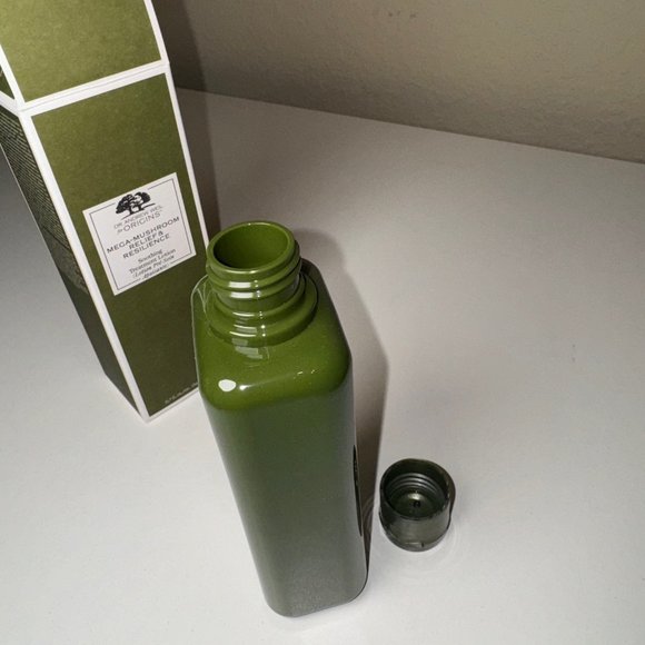 Origins Mega Mushroom Relief & Resilience Soothing Treatment Lotion 6.7 oz/200ml - Picture 4 of 10